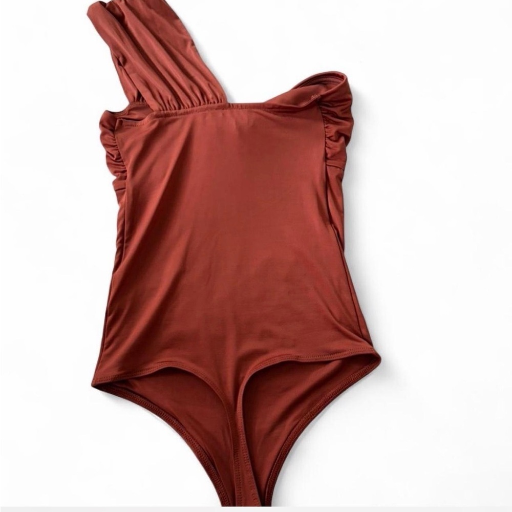 Express Rust One-Shoulder Bodysuit - Picture 4 of 5
